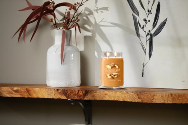 Miniatyrbillede 2 af 2: Yankee Candle Spiced Banana Bread vokslys Rund Æble, Banan, Kanel, Nellike, Kokosnød, Ingefær, Malt, Muskatnød, Græskar, Vanilie Orange 1 stk