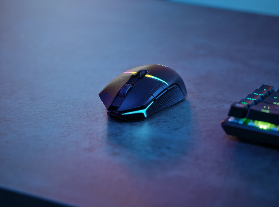Pikkukuva 2 / 8: Corsair CH-931B011-EU hiiri Pelaaminen Oikeakätinen RF Wireless + Bluetooth Optinen 26000 DPI