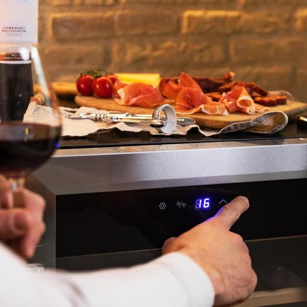 Miniatyrbild 10 av 10: Cecotec Bolero GrandSommelier 2050 Vinkylare med kompressor Fristående Svart, Rostfritt stål 20 flaska/flaskor
