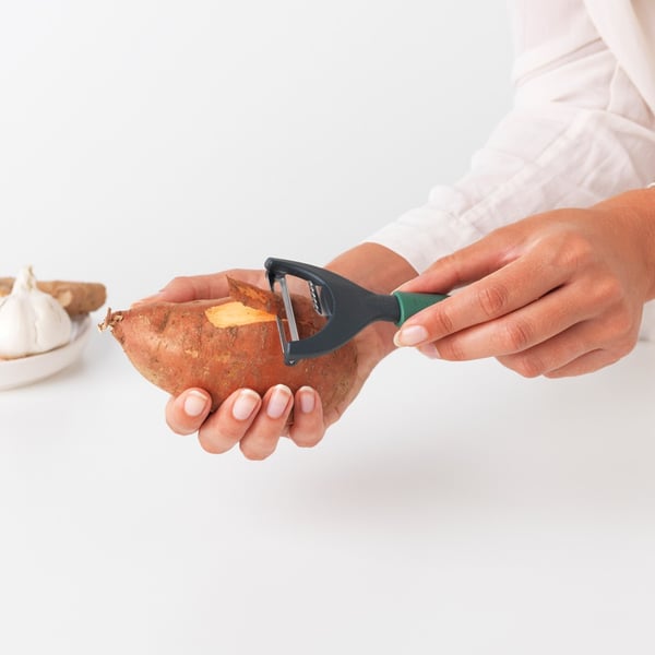 Pikkukuva 2 / 5: Brabantia Tasty+ Hedelmät ja vihannekset Y-kuorija Harmaa, Hopea