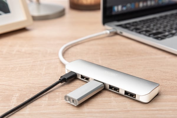 DIGITUS USB Type-C 4-porttinen keskitin (USB 3.0) + PD