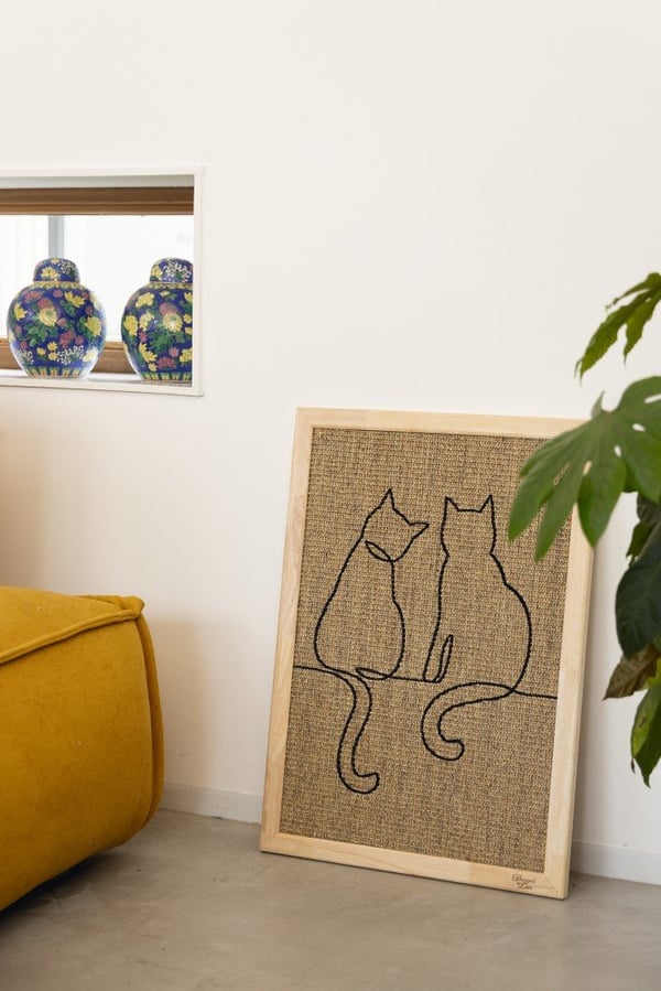 Designed by Lotte Poezels Kradsebræt til kat