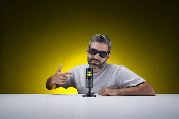 Pikkukuva 3 / 5: Razer Seiren Emote Musta Studiomikrofoni
