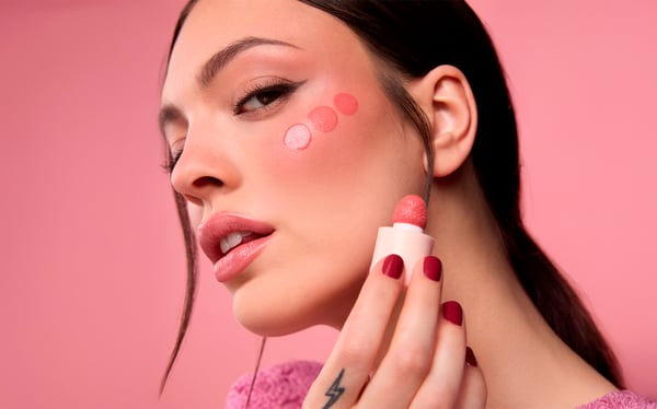 Pikkukuva 3 / 5: PUPA Milano Wonder Me Shake Blush poskipuna 5,5 g 001 Cosmopolitan Kiss Nestemäinen