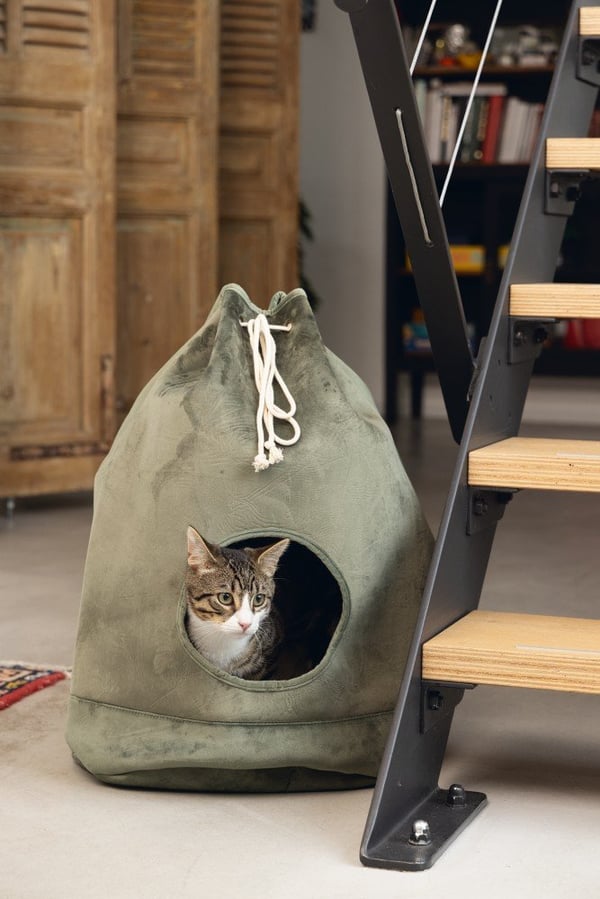 Designed by Lotte Vilar Cave per bag