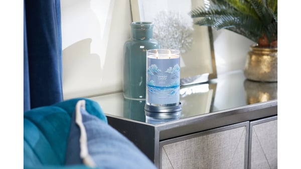 Yankee Candle Signature stearinljus Cylinder Bärnsten, Jasmin, Sandelträ Blå 1 styck