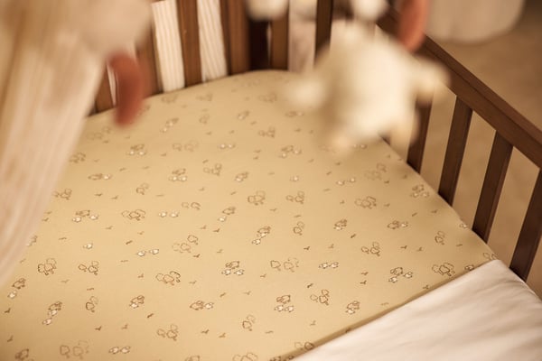 Miniatyrbillede 9 af 14: Jollein Jersey 75 x 150 cm Bomuld Beige Monteret krybbeark