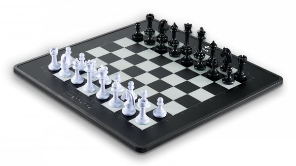 Miniatyrbild 7 av 12: Millennium eONE Schackset Skrivbord Internationellt