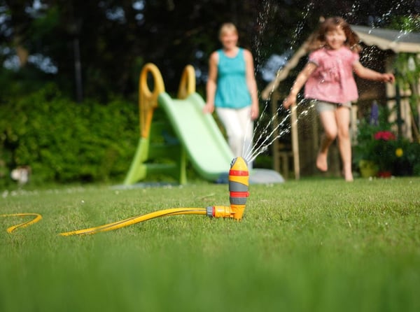 Pikkukuva 3 / 4: Hozelock 2335 vesisprinkleri Pyöreä vesisprinkleri Polyvinyylikloridi (PVC) Harmaa, Keltainen