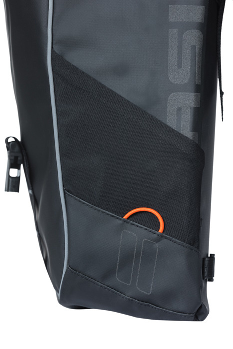 Miniatyrbillede 2 af 8: Basil Miles Tarpaulin Bagside Cykeltaske 34 L Presenning Sort, Orange