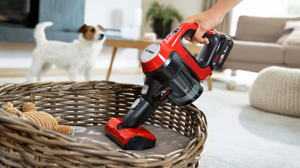 Miniatyrbillede 17 af 26: Bosch BCS711PET stav støvsuger & elektrisk kost Stick vakuum Batteri Dry Poseløs 0,3 L Sort, Rød 3 At