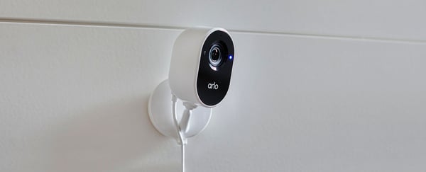Miniatyrbillede 2 af 2: Arlo Essential IP-sikkerhedskamera Indendørs 1920 x 1080 pixel Loft/væg/skrivebord