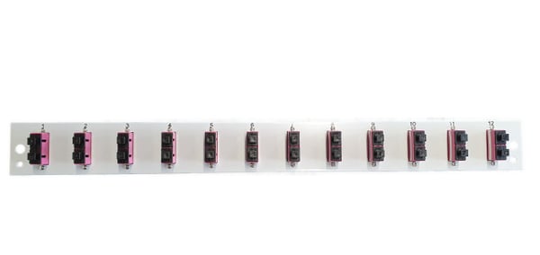 Pikkukuva 2 / 3: EFB Elektronik SB-FP-12SC-D-V-OM3 kytkentäpaneelin lisävaruste