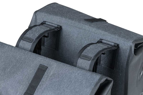 Miniatyrbillede 4 af 8: Basil Urban Dry Bagside Cykeltaske 50 L Polyester Grå