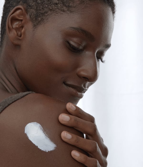 NIVEA 80121 Vartalorasva ja -voide 100 ml Kerma