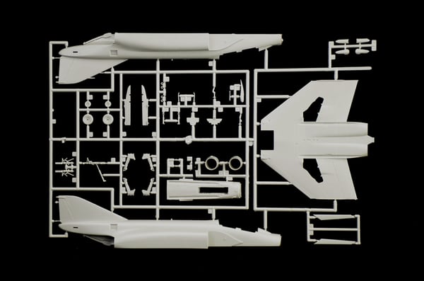 Pikkukuva 9 / 12: Italeri F-4E/F Phantom II Pienoismallikiinteäsiipinen ilma-alus Kokoamispakkaus 1:72