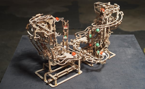 Miniatyrbild 14 av 18: UGears Marble Run Chain Hoist model kit 3D-pussel 400 styck