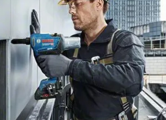 Bosch 0 601 9K5 001 sähkökäyttöinen niittipistooli Musta, Vihreä 3.2,4,4.8,5.0,5.6 mm 16000 kN