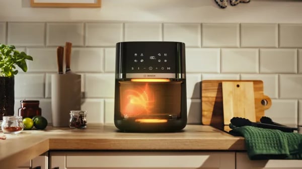 Pikkukuva 3 / 6: Bosch Serie 4 MAFS2462B rasvakeitin Yksi 6,1 L Erillinen 2050 W Kuumakiertoilmakypsennin Musta