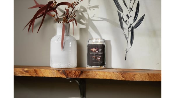 Yankee Candle Signature vahakynttilä Sylinteri Seetripuu, Kookos Musta 1 kpl