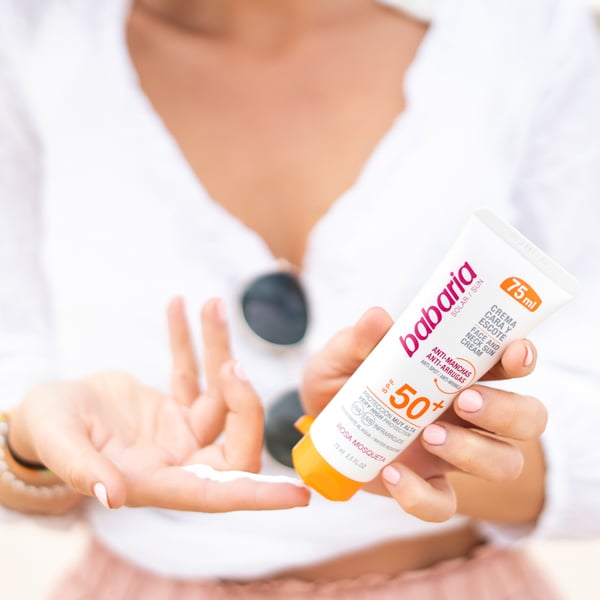 Miniatyrbild 3 av 3: Babaria SPF50+ Anti-Dark Spot And Anti-Wrinkle Sun Cream Solskyddskräm Ansikte 50 Vuxna