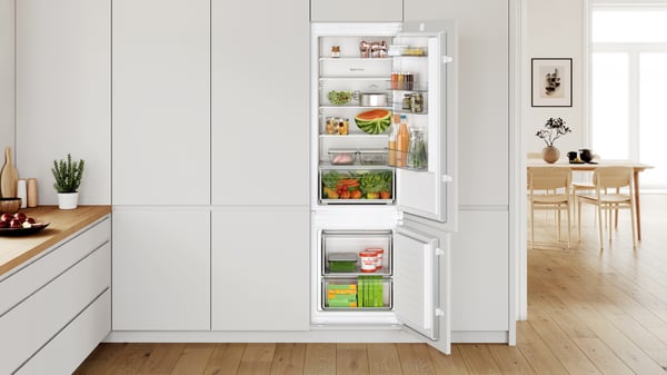 Miniatyrbillede 6 af 6: Bosch Serie 2 KIV87NSE0 køle-/fryseskab Indbygget 270 L Hvid