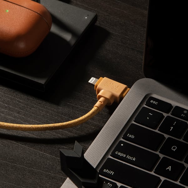 Native Union Belt Cable Duo USB-kaapeli 1,5 m USB C USB C/Lightning 60 W Keltainen