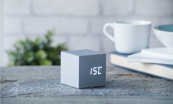 Miniatyrbild 2 av 5: Gingko Design Cube Click Clock Digital väckarklocka Aluminium