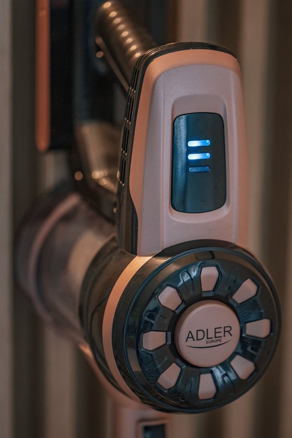 Miniatyrbild 9 av 15: Adler AD 7044 upprättstående dammsugare och elektrisk sopborste Skaftdammsugare, 2-i-1 Batteri Torr Utan påse 250 W Koppar 2,2 Ah