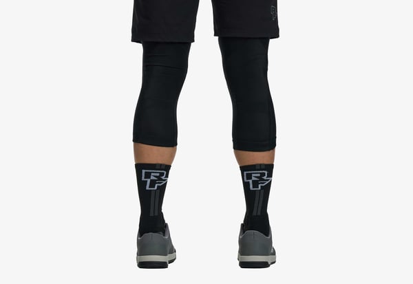 Race Face Covert Knee Sort