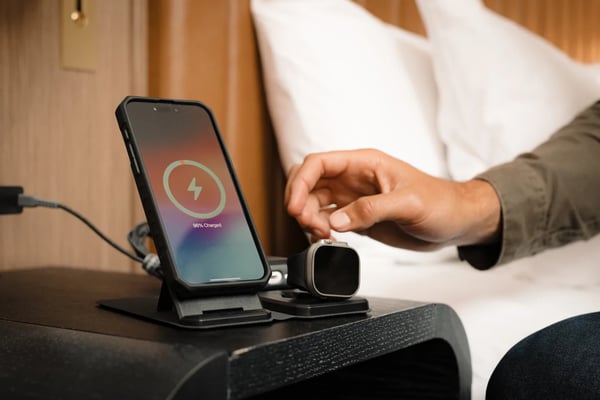 Urban Armor Gear SRGE 3-in-1 Hovedtelefoner, Smartphone, SmartWatch Sort, Grå Vekselstrøm Trådløs opladning Indendørs