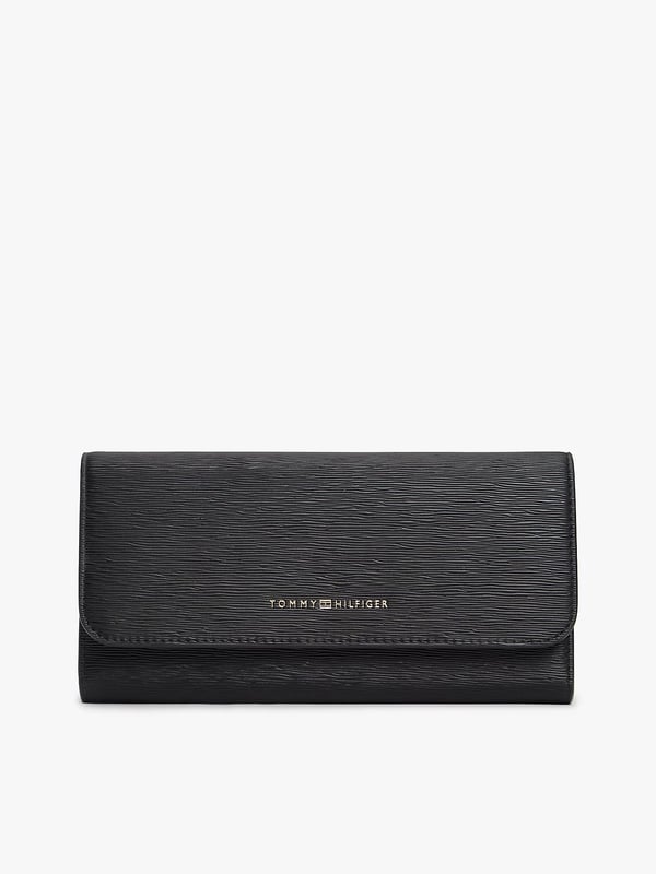 Miniatyrbillede 1 af 4: Tommy Hilfiger Metallic Logo Textured Flap Wallet Tegnebog Sort Polyurethan (PU)
