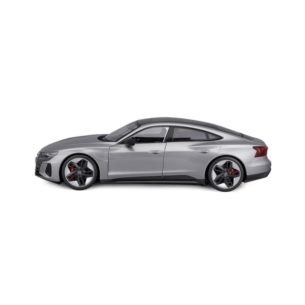 BBURAGO Audi RS e-tron GT 22 1:18 Kaupunkiautomalli Esikoottu