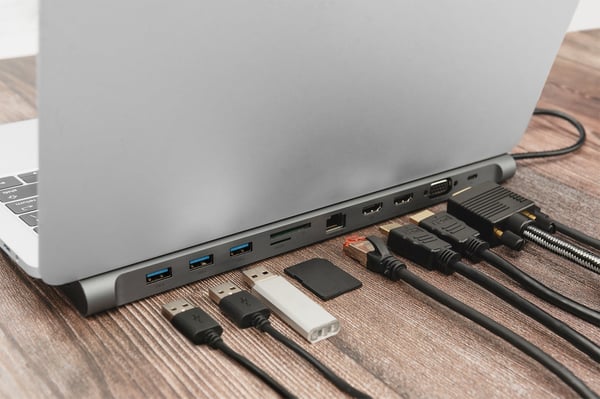 Digitus DA-70898 kannettavien tietokoneiden telakka ja porttitoistin Langallinen USB 3.2 Gen 1 (3.1 Gen 1) Type-C Hopea