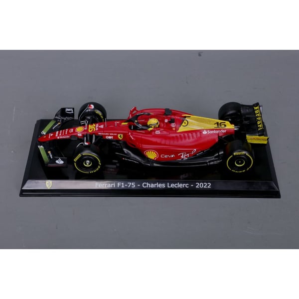 BBURAGO Ferrari F1-75 1:24 Spec Leclerc 22 Modellsportbil Förmonterad