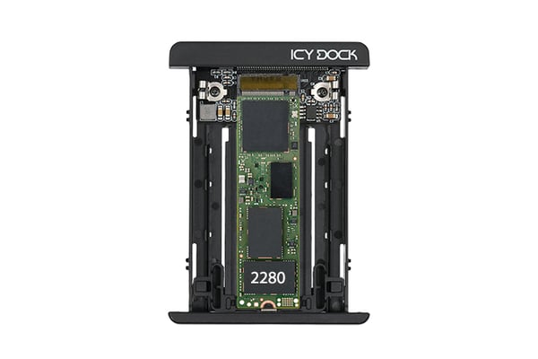 Icy Dock EZConvert MB705M2P-B - Gränssnittsadapter