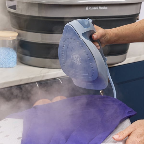 Miniatyrbillede 3 af 5: Russell Hobbs Fabric Luxe Dampstrygejern Keramisk strygesål Blå