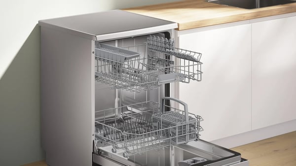 Miniatyrbillede 2 af 8: Bosch Serie 4 SMS4HKI07E opvaskemaskine Fritstående 13 kuverter