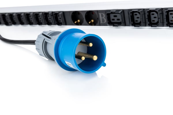 Miniatyrbild 6 av 7: Digitus IT BASIC PDU, 3PH, 16A, 24 x C13, 2 x C19 grenuttag 30 AC-utgångar 0U Svart