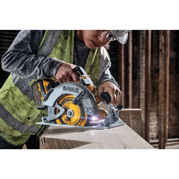 Miniatyrbild 13 av 17: DeWALT DCS573NT-XJ bärbar cirkelsåg