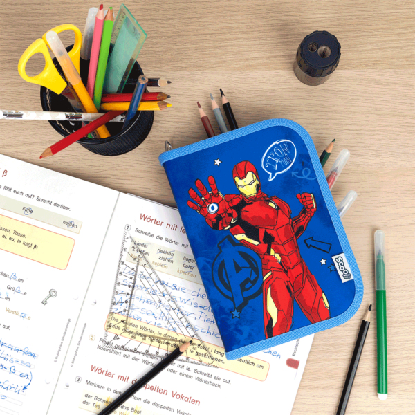 Pikkukuva 2 / 4: Penaali varustuksella, Avengers