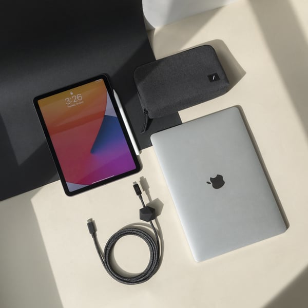 Native Union Desk USB-kaapeli USB 2.0 2,4 m USB C 0,48 Gbit/s 100 W Musta