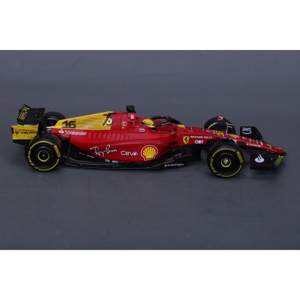 BBURAGO Ferrari F1-75 1:24 Spec Leclerc 22 Modellsportbil Förmonterad