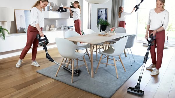 Miniatyrbild 11 av 12: Bosch BSS715FRSH upprättstående dammsugare och elektrisk sopborste Skaftdammsugare, 2-i-1 Batteri Torr Utan påse 0,3 l Svart, Silver 5 Ah