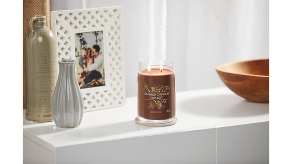 Yankee Candle Signature vahakynttilä Sylinteri Koivupuu Ruskea 1 kpl