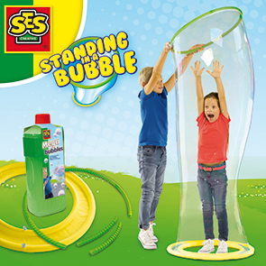 SES Creative Standing in a mega bubble Såpbubblor