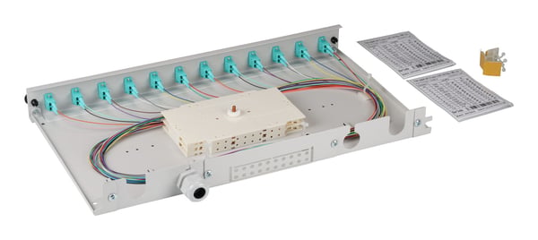 Pikkukuva 2 / 3: EFB Elektronik BA71901L12OM3 kytkentäpaneeli 1U