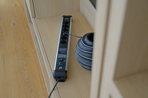 Miniatyrbillede 2 af 10: Brennenstuhl 1391010610 stikdåse 3 m 6 AC stikkontakt(er) Indendørs Sort, Sølv