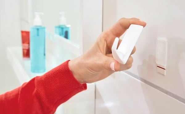 Pikkukuva 10 / 15: Tesa Powerstrips Koukku Suuri suorakulmainen