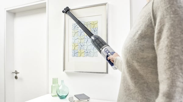 Bosch Serie 4 BBH3K2800 upprättstående dammsugare och elektrisk sopborste Skaftdammsugare, 2-i-1 Batteri Torr Utan påse Blå 2 Ah